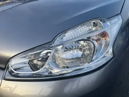 Photo 15 Peugeot 208  PureTech 68ch BVM5