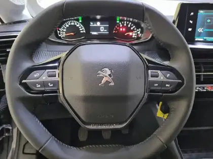 Photo 37 Peugeot 208  PureTech 75 S&S BVM5