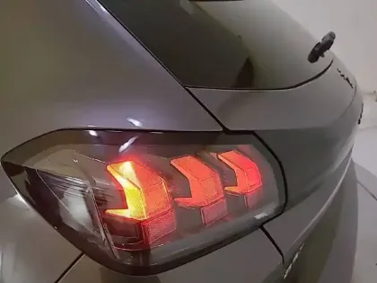 Photo 16 Peugeot 208  PureTech 75 S&S BVM5