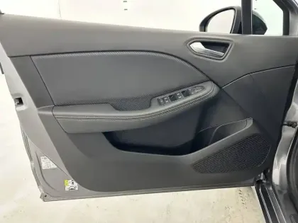 Photo 19 Renault Clio  E-Tech full hybrid 145