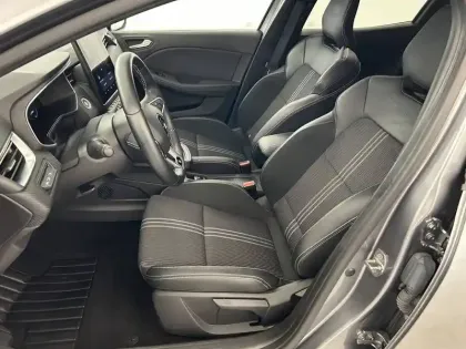 Photo 17 Renault Clio  E-Tech full hybrid 145