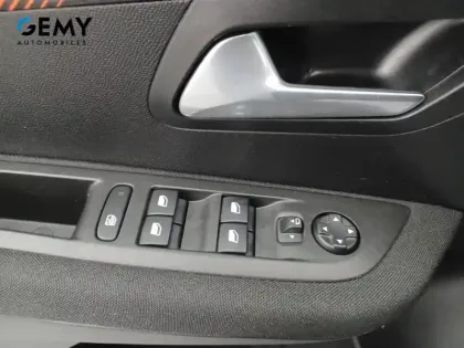 Photo 11 Peugeot 208  Electrique 50 kWh 136ch