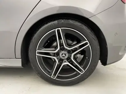 Photo 16 Mercedes Classe A  180 d 8G-DCT