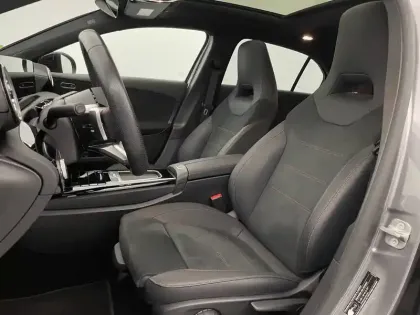 Photo 14 Mercedes Classe A  180 d 8G-DCT