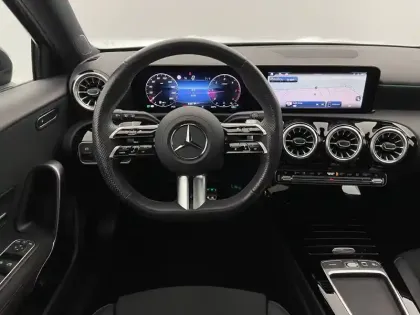 Photo 21 Mercedes Classe A  180 d 8G-DCT