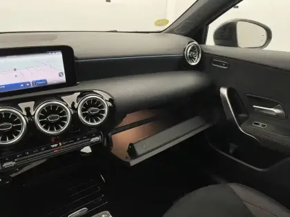 Photo 27 Mercedes Classe A  180 d 8G-DCT