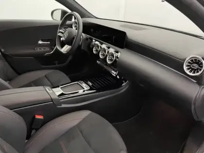 Photo 25 Mercedes Classe A  180 d 8G-DCT