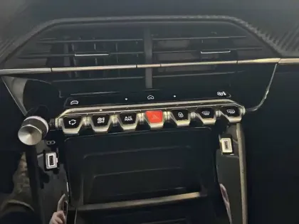 Photo 17 Peugeot 208  PureTech 100 S&S BVM6