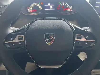 Photo 19 Peugeot 208  PureTech 100 S&S BVM6