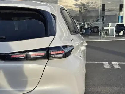 Photo 16 Peugeot 308  PureTech 130ch S&S BVM6