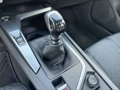 Photo 13 Peugeot 308  PureTech 130ch S&S BVM6