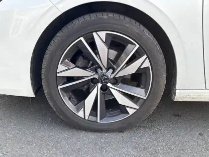 Photo 12 Peugeot 308  PureTech 130ch S&S BVM6