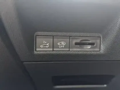 Photo 38 Peugeot 3008  Hybrid 145 e-DCS6