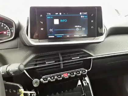 Photo 66 Peugeot 2008  PureTech 100 S&S BVM6