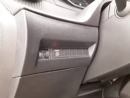 Photo 48 Peugeot 2008  PureTech 100 S&S BVM6