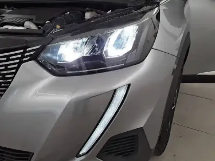 Photo 67 Peugeot 2008  PureTech 100 S&S BVM6