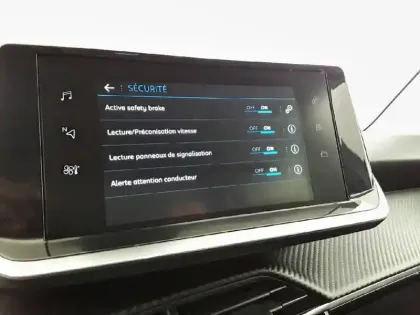 Photo 71 Peugeot 2008  PureTech 100 S&S BVM6