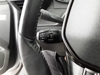 Photo 73 Peugeot 2008  PureTech 100 S&S BVM6