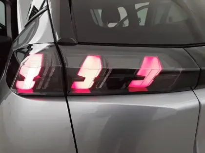 Photo 16 Peugeot 2008  PureTech 100 S&S BVM6