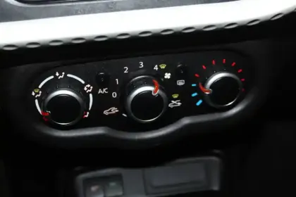 Photo 20 Renault Twingo  III TCe 95