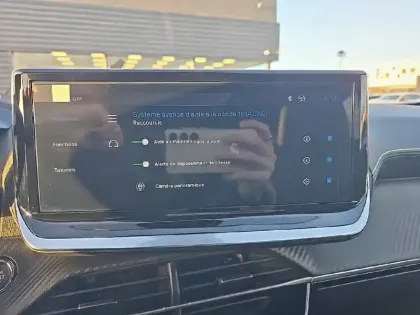 Photo 14 Peugeot 2008  Hybrid 145 e-DCS6