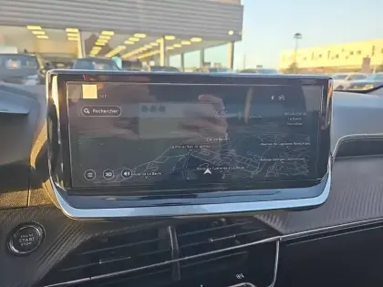 Photo 17 Peugeot 2008  Hybrid 145 e-DCS6