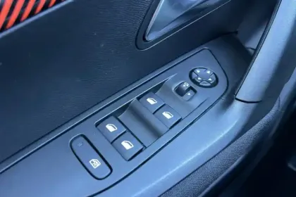 Photo 22 Peugeot 2008  PureTech 130 S&S EAT8