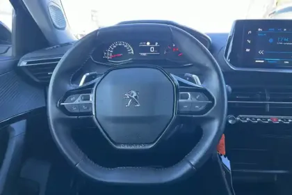 Photo 15 Peugeot 2008  PureTech 130 S&S EAT8