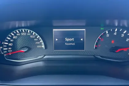 Photo 25 Peugeot 2008  PureTech 130 S&S EAT8