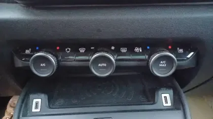 Photo 22 Citroën C4 e- 136 ch Automatique