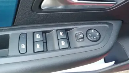 Photo 15 Citroën C4 e- 136 ch Automatique