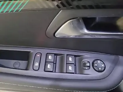 Photo 29 Peugeot 208  PureTech 100 S&S EAT8