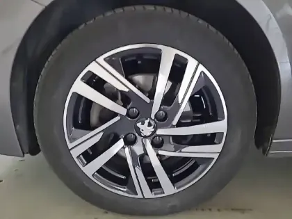 Photo 12 Peugeot 208  PureTech 100 S&S EAT8