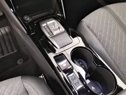 Photo 13 Peugeot 2008  Hybrid 145 e-DCS6