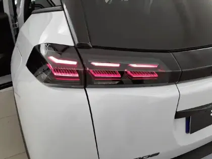 Photo 16 Peugeot 2008  Hybrid 145 e-DCS6