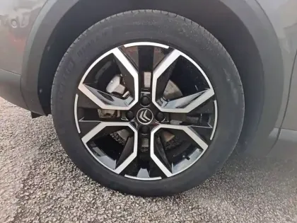 Photo 12 Citroën C4 e- 136 ch Automatique