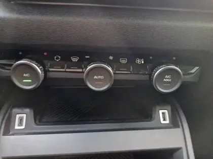 Photo 23 Citroën C4 e- 136 ch Automatique