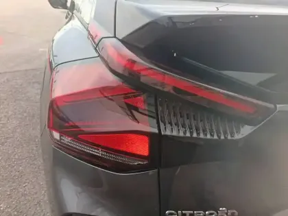 Photo 16 Citroën C4 e- 136 ch Automatique