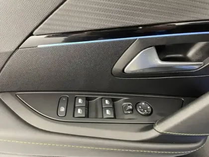 Photo 31 Peugeot 208  Electrique 50 kWh 136ch