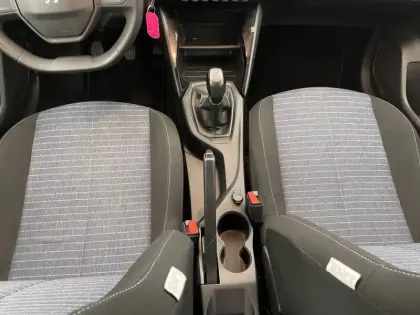 Photo 29 Peugeot 208  PureTech 75 S&S BVM5