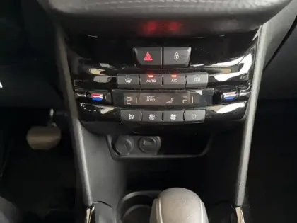 Photo 23 Peugeot 2008  PureTech 110ch S&S EAT6