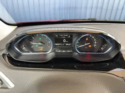 Photo 11 Peugeot 2008  PureTech 110ch S&S EAT6