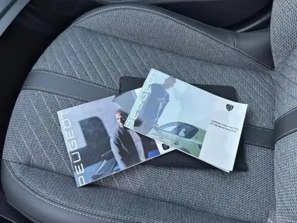 Photo 15 Peugeot 2008  Hybrid 145 e-DCS6 Allure