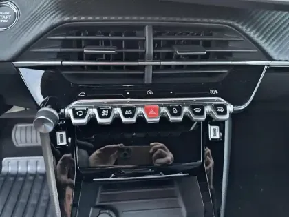 Photo 12 Peugeot 2008  Hybrid 145 e-DCS6 Allure