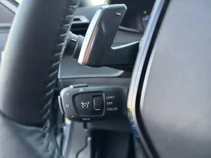 Photo 17 Peugeot 2008  Hybrid 145 e-DCS6 Allure