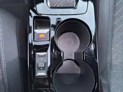 Photo 24 Peugeot 2008  Hybrid 145 e-DCS6 Allure