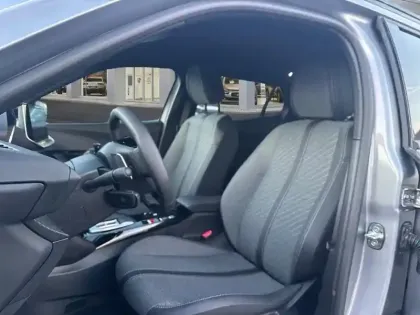 Photo 8 Peugeot 2008  Hybrid 145 e-DCS6 Allure