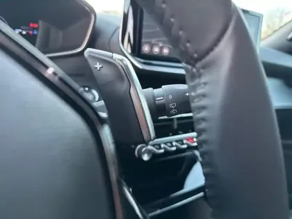 Photo 16 Peugeot 2008  Hybrid 145 e-DCS6 Allure