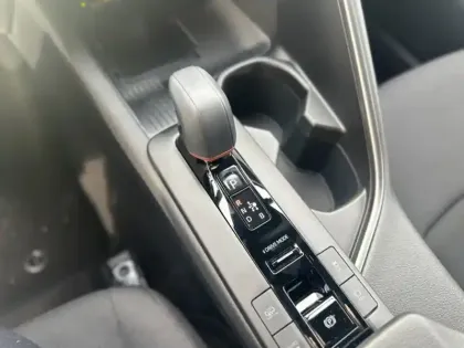 Photo 19 Toyota C-HR 2.0 PHEV 225 Design Pack Confort