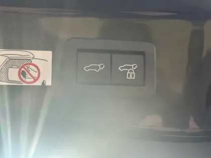 Photo 8 Toyota C-HR 2.0 PHEV 225 Design Pack Confort